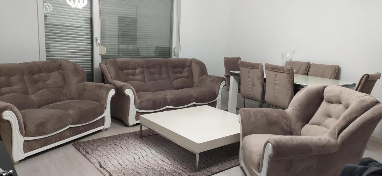 Lovely 2 Bedroom Condo In Gjilan. ภายนอก รูปภาพ